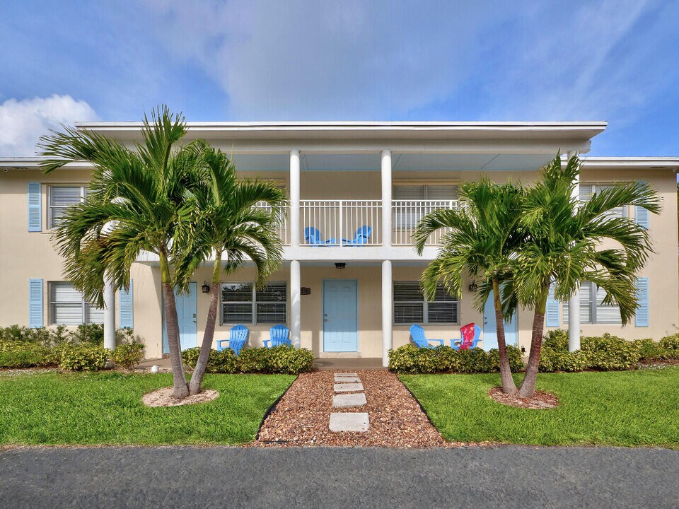 1236 Beach Rd in Riviera Beach, FL - Building Photo