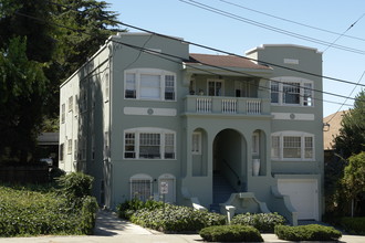 811-819 Macarthur Blvd in Oakland, CA - Foto de edificio - Building Photo