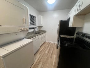 401 S Lakeside Dr in Lake Worth Beach, FL - Building Photo - Building Photo