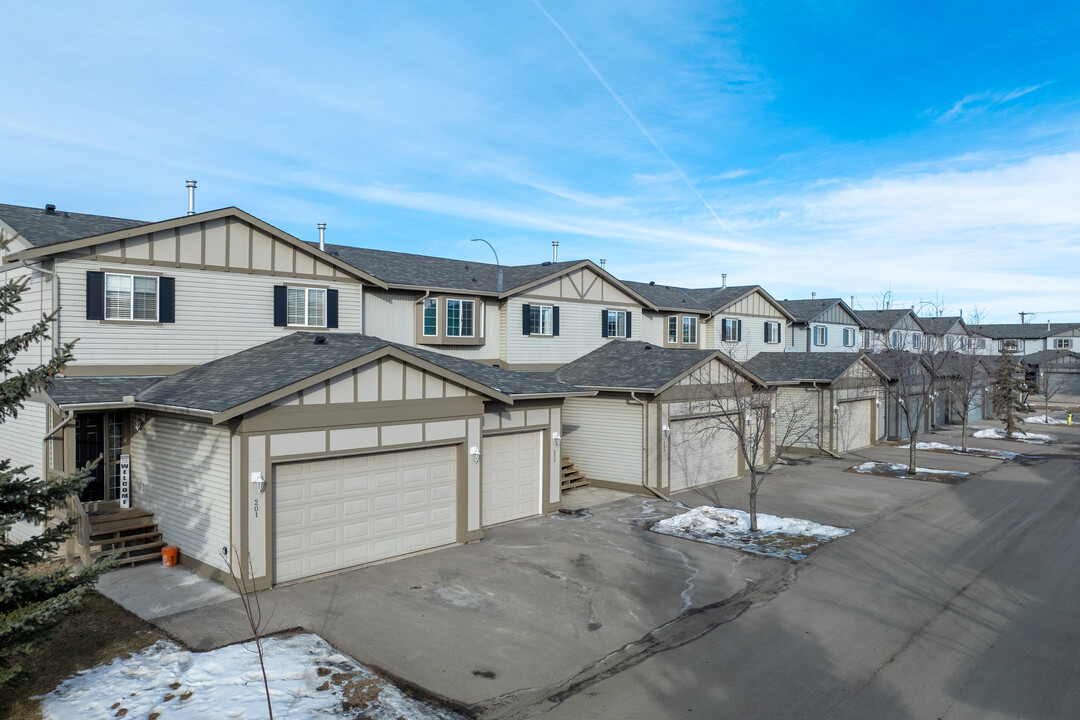 Stoney Creek in Airdrie, AB - Building Photo