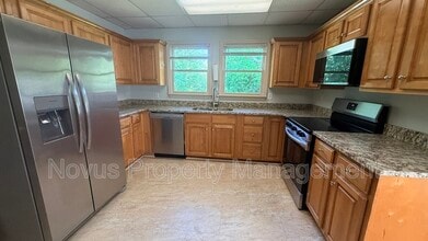 1664 Poplar Rd in Newnan, GA - Building Photo - Building Photo