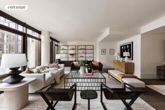 429 Kent Ave in Brooklyn, NY - Foto de edificio - Building Photo