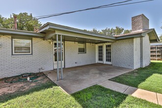 4828 16th St in Lubbock, TX - Foto de edificio - Building Photo