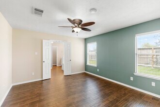 3403 Cypress Village Dr in Pearland, TX - Building Photo - Building Photo