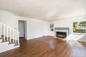 9125 5th Ave NE in Seattle, WA - Building Photo - Building Photo
