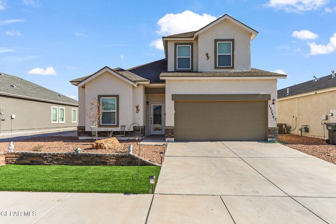 13740 Villa Vista Ave in Horizon City, TX - Building Photo