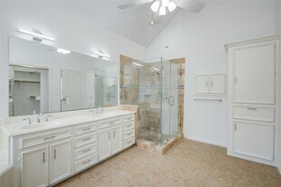 1823 Fantasy Woods Dr in Houston, TX - Building Photo