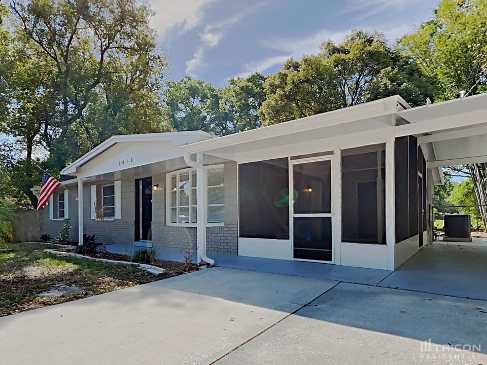 1010 Melrose St in Seffner, FL - Building Photo