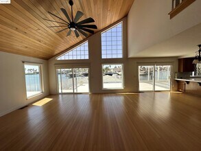 5752 Drakes Dr in Discovery Bay, CA - Building Photo - Building Photo