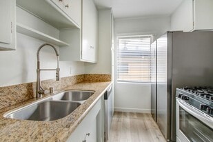 943 6th St in Santa Monica, CA - Building Photo