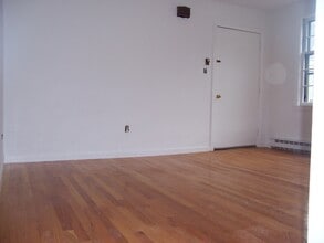 10 Hillside Ave, Unit 2 in Marblehead, MA - Building Photo - Building Photo