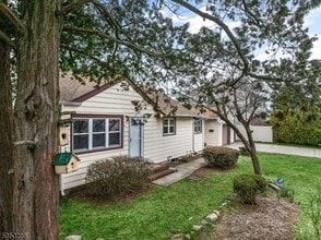 9 High Point Rd in East Brunswick, NJ - Building Photo - Building Photo