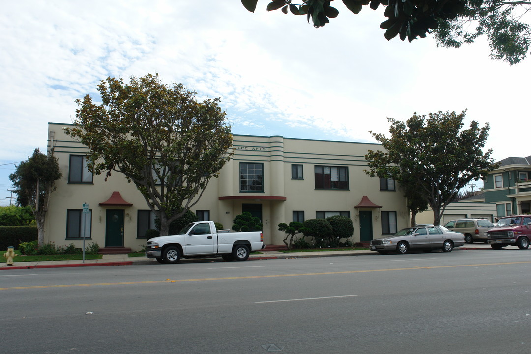 Lee Apartments in Salinas, CA - Building Photo