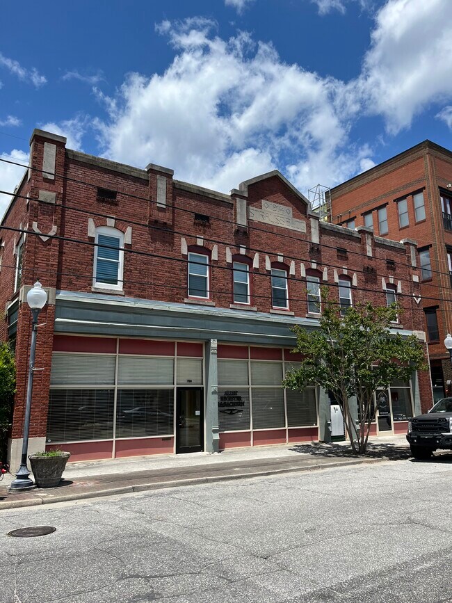 property at 703 N 4th St