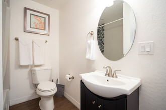 1333 E Thomas Rd in Phoenix, AZ - Building Photo - Building Photo