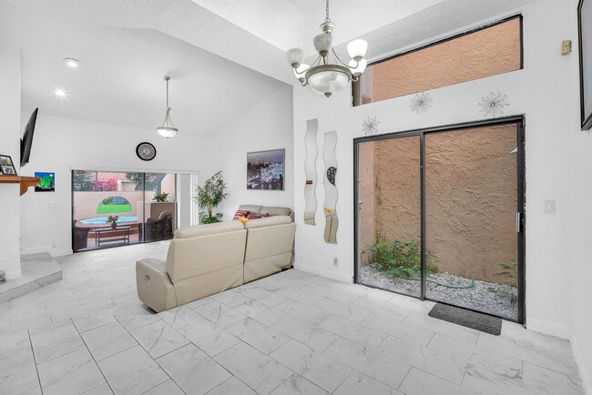 22710 Meridiana Dr in Boca Raton, FL - Building Photo - Building Photo