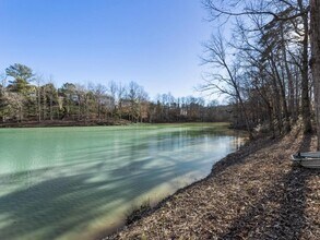 1305 Mountclaire Dr in Cumming, GA - Foto de edificio - Building Photo