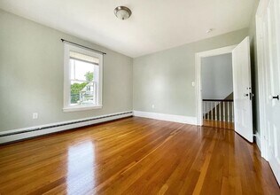 232 Hancock St, Unit 2 in Stoneham, MA - Building Photo - Building Photo