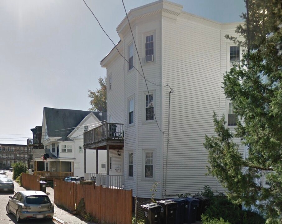 26 Haskell St, Unit 1 in Boston, MA - Building Photo