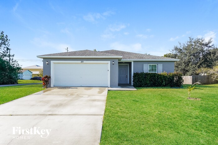 271 SW Ridgecrest Dr in Port St. Lucie, FL - Building Photo