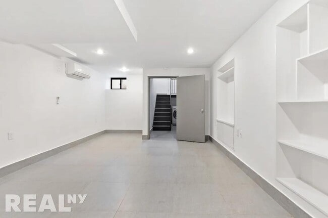 443 Jefferson Ave in Brooklyn, NY - Foto de edificio - Building Photo