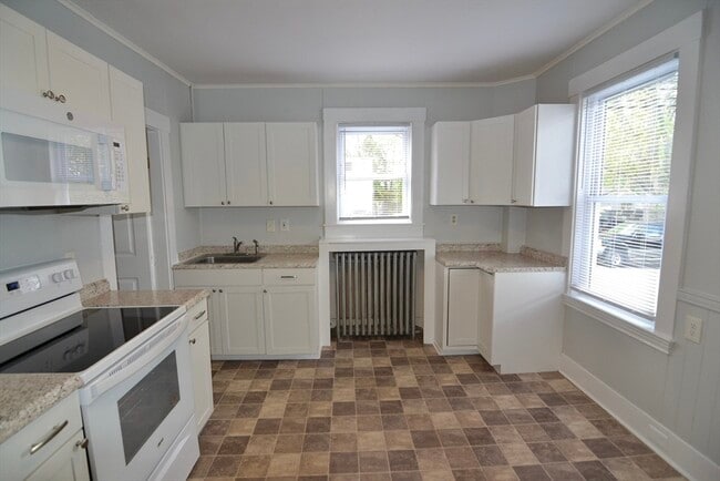 208 Irving St in Framingham, MA - Building Photo - Building Photo