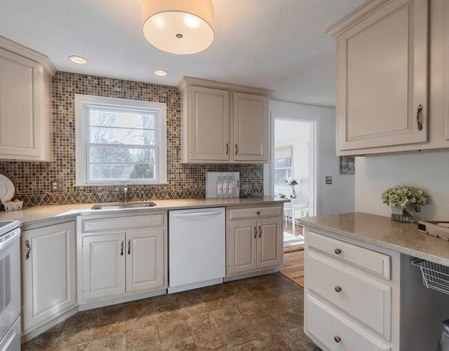 438 Old Bedford Rd in Concord, MA - Foto de edificio - Building Photo