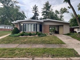 324 Shawnee St in Park Forest, IL - Building Photo