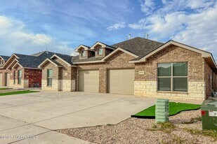 2104 N Avenue K, Unit Unit B in Lubbock, TX - Building Photo