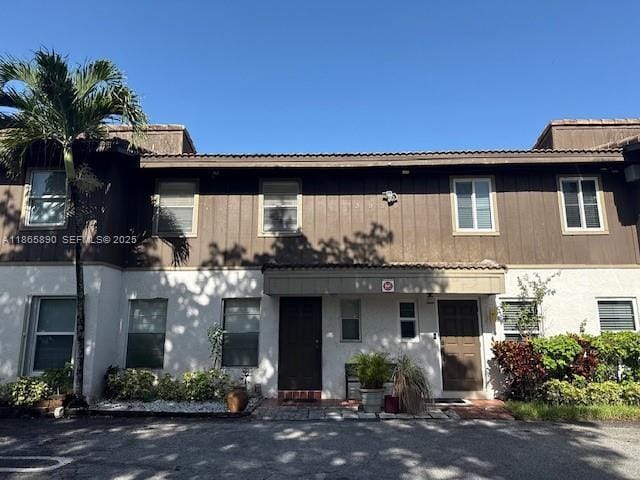 property at 3920 Woodside Dr