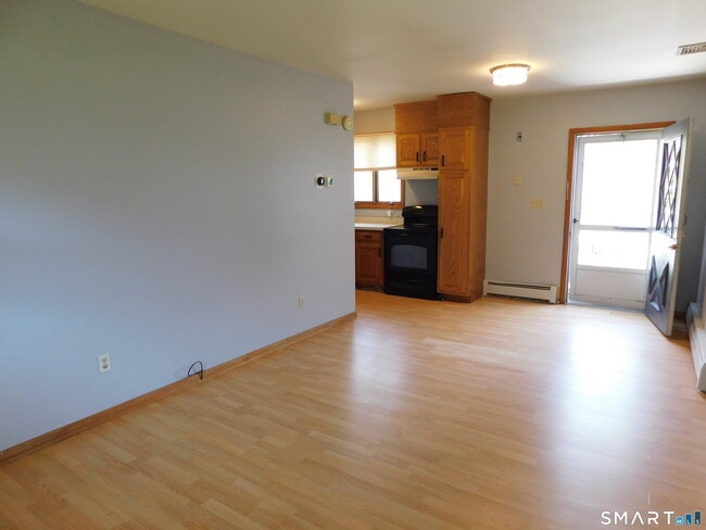 4754 Madison Ave in Trumbull, CT - Building Photo - Building Photo