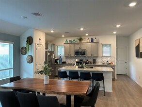 21207 Bering Reach Dr in Cypress, TX - Foto de edificio - Building Photo