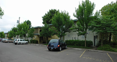 712-736 4th St in Springfield, OR - Foto de edificio - Building Photo