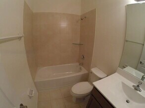 9332 W 33rd Ln in Hialeah, FL - Building Photo - Building Photo