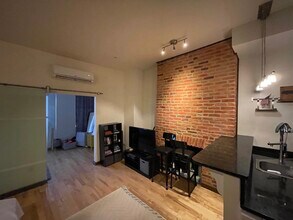 925 N Calvert St, Unit 3F in Baltimore, MD - Building Photo - Building Photo
