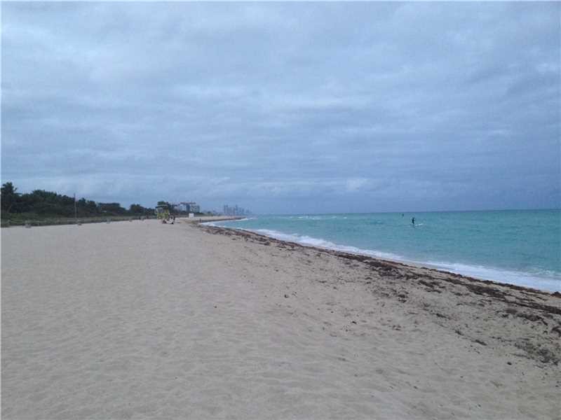 1027 Meridian Ave in Miami Beach, FL - Building Photo