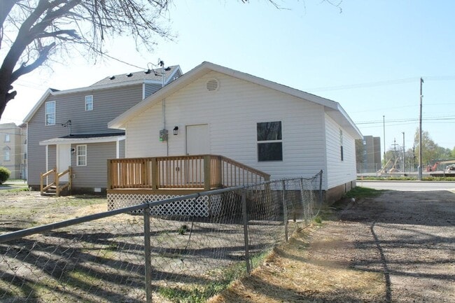 425 W Division St in Springfield, MO - Building Photo - Building Photo