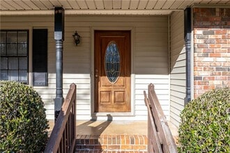 5825 Loire Dr in Cumming, GA - Building Photo - Building Photo