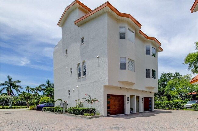 1575 Pinellas Bayway S in St. Petersburg, FL - Building Photo - Building Photo