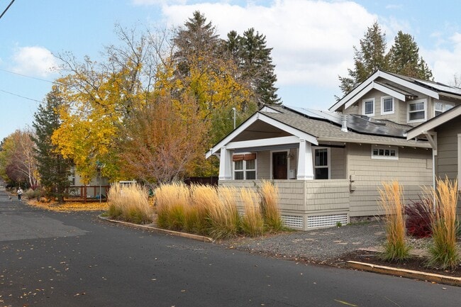 440 NW Riverfront St in Bend, OR - Building Photo - Building Photo