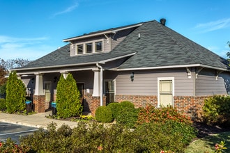 The Cedars at Wellington Lake in Little Rock, AR - Foto de edificio - Building Photo