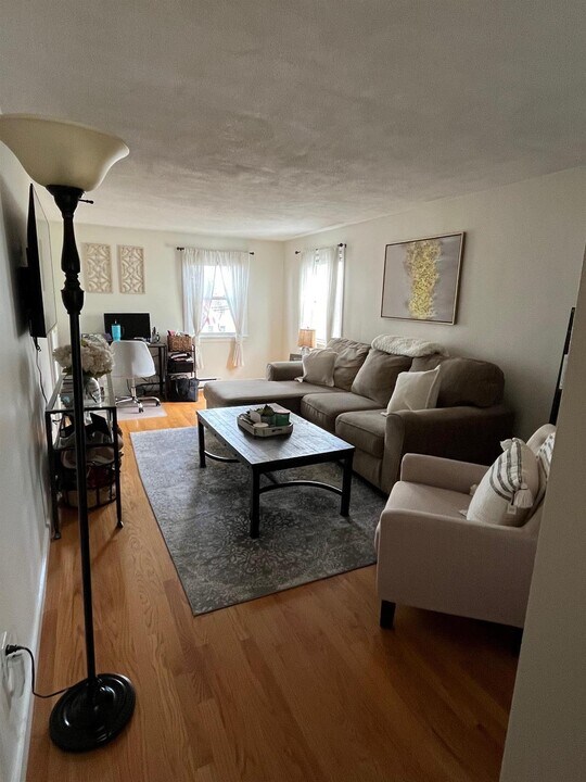 123 Hibbert St, Unit 4 in Arlington, MA - Foto de edificio