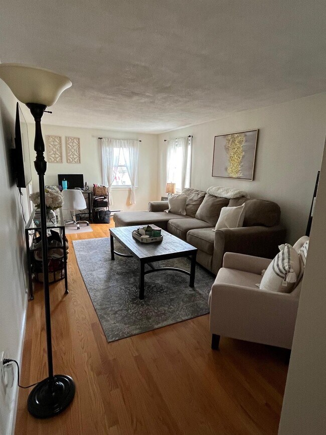 123 Hibbert St, Unit 4