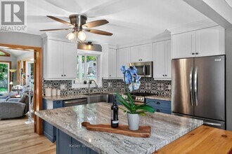 16 Mundy Ave in Tiny, ON - Building Photo - Building Photo