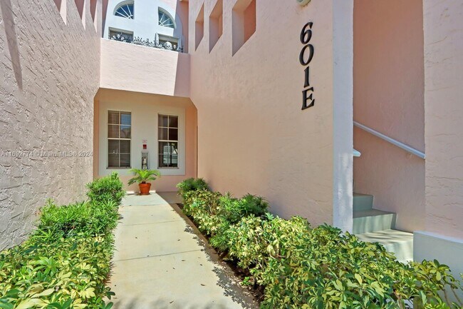 601 Muirfield Ct in Jupiter, FL - Foto de edificio - Building Photo