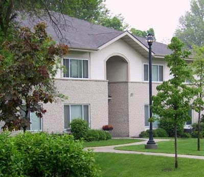 Monona Shores Apartments in Madison, WI - Foto de edificio