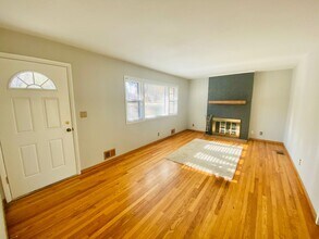 5600 W 70th St in Prairie Village, KS - Building Photo - Building Photo