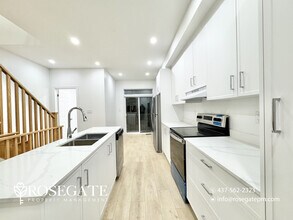 Spacious 4-Bed, 3.5-Bath Townhouse with Full Driveway & Garage in Oshawa! in Oshawa, ON - Building Photo - Building Photo