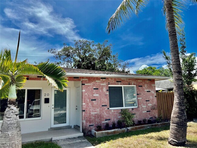 20 SE 13th Terrace in Dania Beach, FL - Building Photo - Building Photo