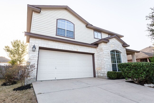 19201 Mangan Way in Pflugerville, TX - Building Photo - Building Photo
